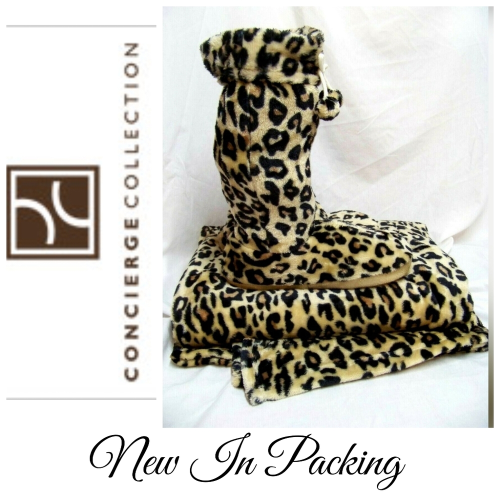 SOLD❗ SOFT & COZY THROW & BOOTIE SET